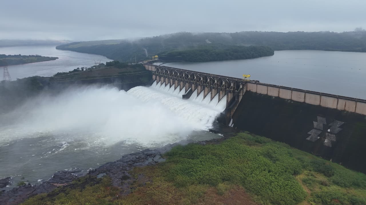 USINA DE SALTO CAXIAS ABRE TODAS AS COMPORTAS