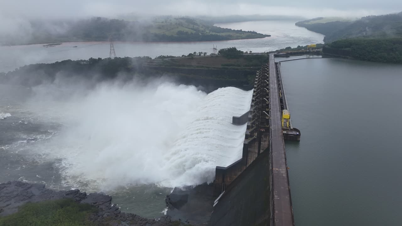 USINA DE SALTO CAXIAS ABRE TODAS AS COMPORTAS