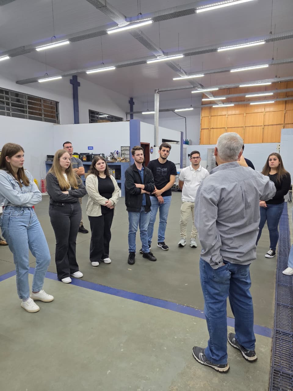 ALUNOS DE FACULDADE DE ADMINISTRAÇÃO VISITAM FÁBRICA DE CHOPE DE NOVA PRATA DO IGUAÇU