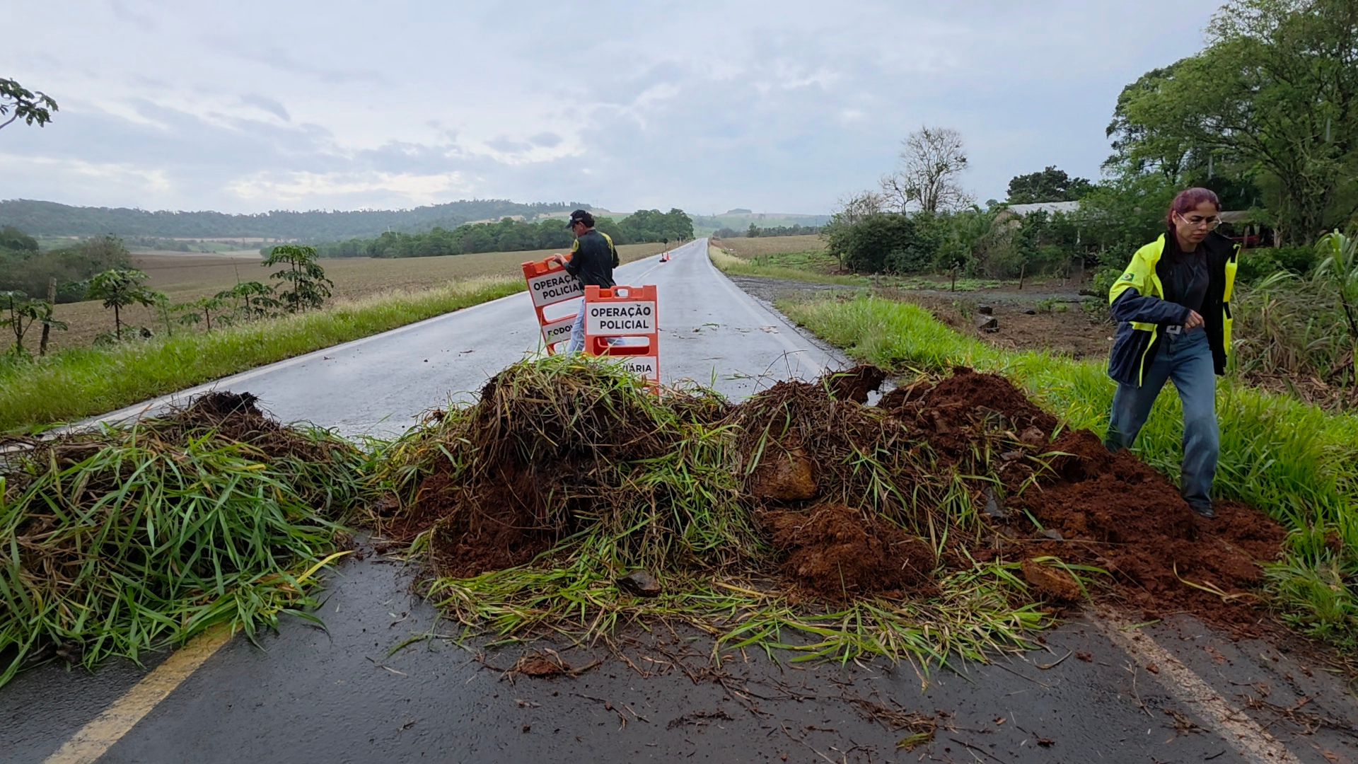 Atenção: Pista Interditada na PR 592